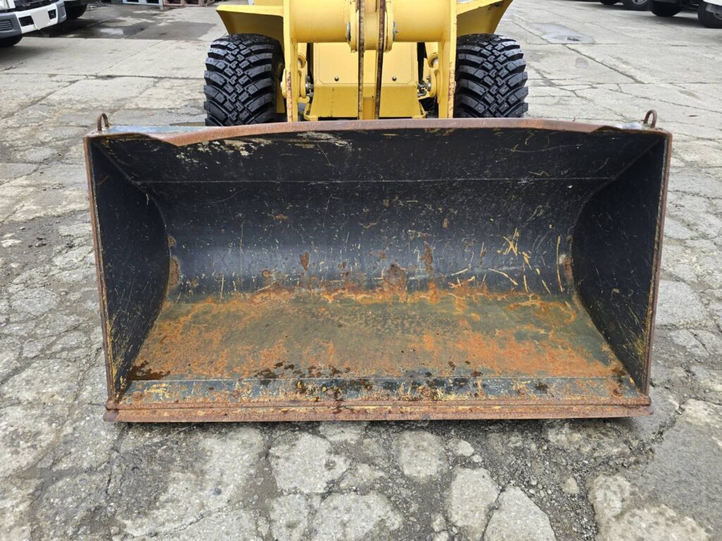 平成28年　ヤンマー　V3-7　0.4立米　スノースパイクタイヤ装着車・使用時間712時間