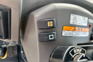 サムネイル: 平成28年 ヤンマー V3-7 0.4立米 使用時間710時間