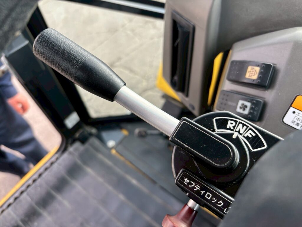 平成28年 ヤンマー V3-7 0.4立米 使用時間710時間