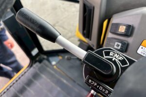 サムネイル: 平成28年 ヤンマー V3-7 0.4立米 使用時間710時間