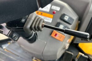 サムネイル: 平成28年 ヤンマー V3-7 0.4立米 使用時間710時間