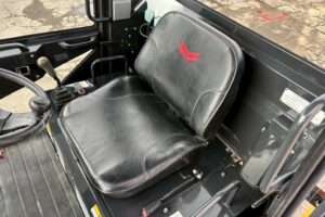 サムネイル: 平成28年 ヤンマー V3-7 0.4立米 使用時間710時間