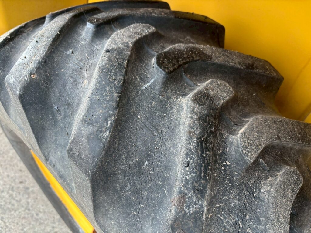 平成28年 ヤンマー V3-7 0.4立米 使用時間710時間