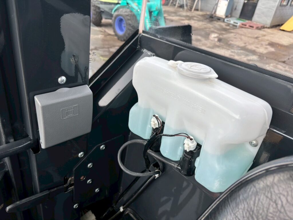 平成28年 ヤンマー V3-7 0.4立米 使用時間710時間