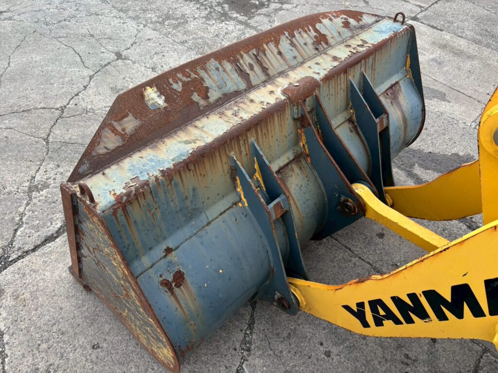 平成28年 ヤンマー V3-7 0.4立米 使用時間710時間