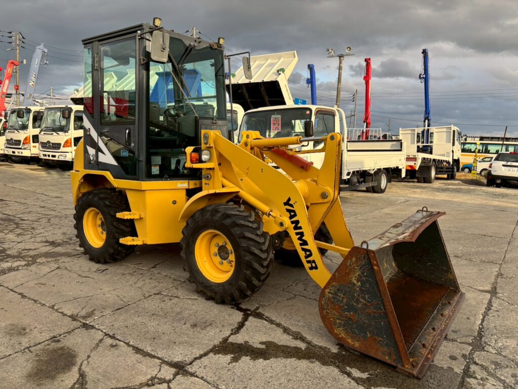 平成28年 ヤンマー V3-7 0.4立米 使用時間710時間