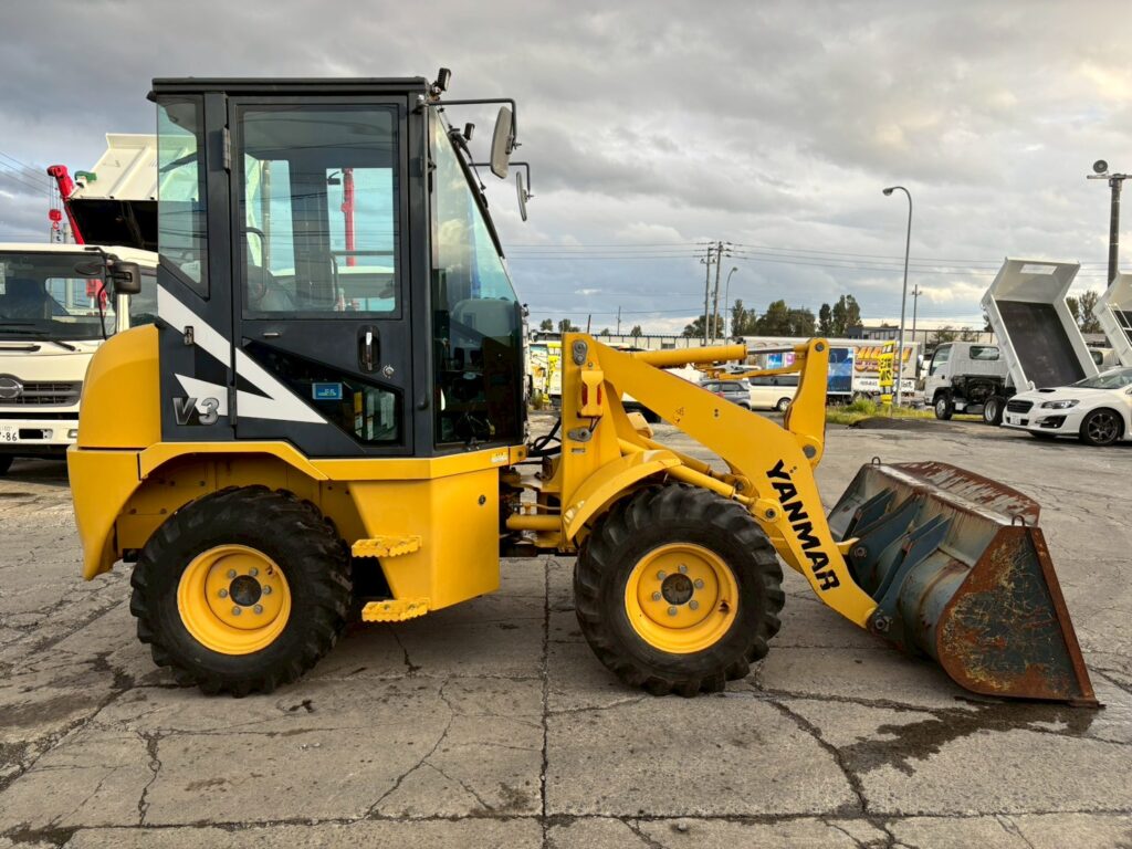 平成28年 ヤンマー V3-7 0.4立米 使用時間710時間