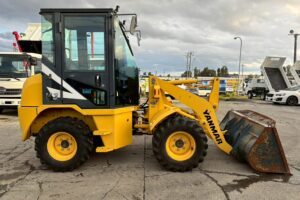 サムネイル: 平成28年 ヤンマー V3-7 0.4立米 使用時間710時間