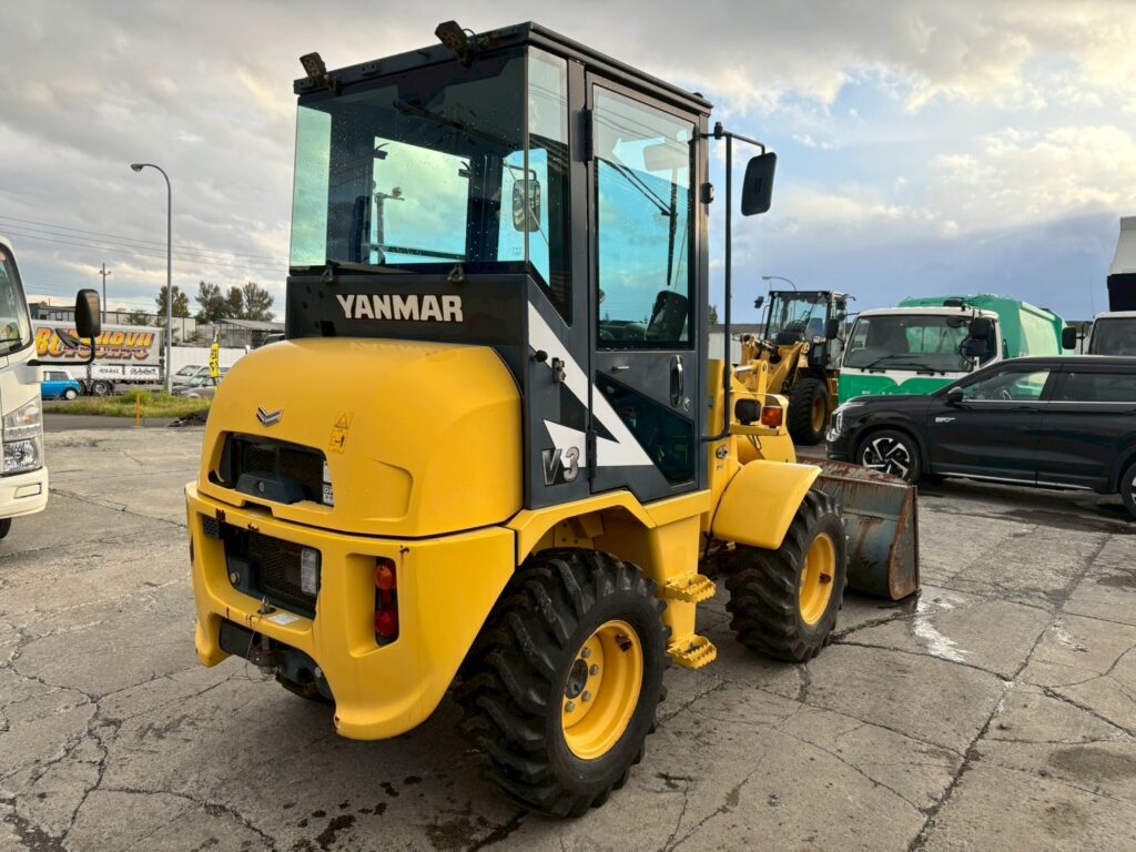 平成28年 ヤンマー V3-7 0.4立米 使用時間710時間