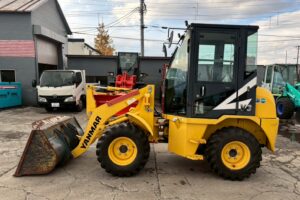 サムネイル: 平成28年 ヤンマー V3-7 0.4立米 使用時間710時間