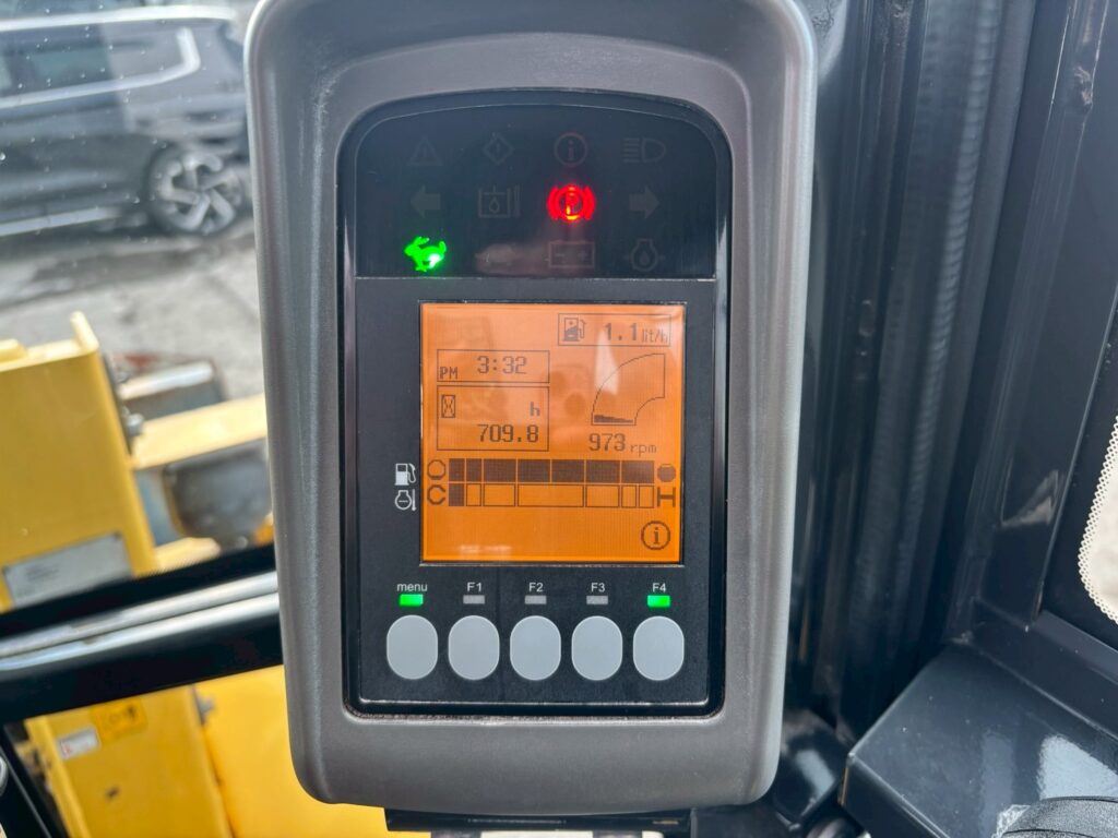 平成28年 ヤンマー V3-7 0.4立米 使用時間710時間