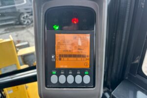 サムネイル: 平成28年 ヤンマー V3-7 0.4立米 使用時間710時間