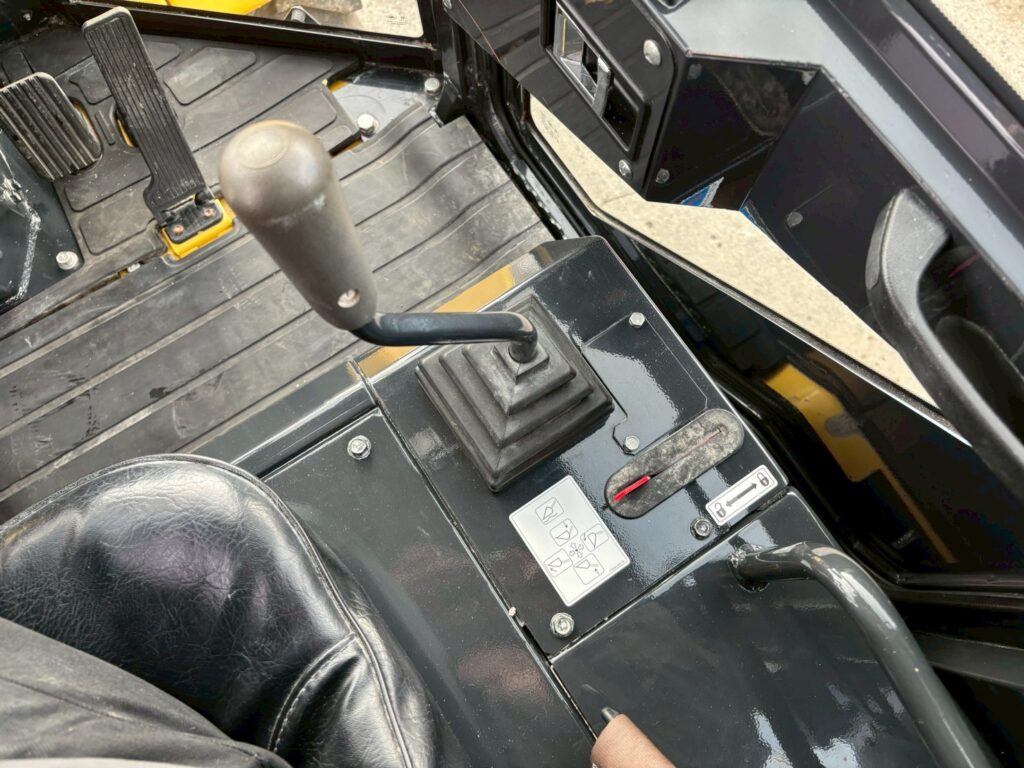 平成28年 ヤンマー V3-7 0.4立米 使用時間710時間