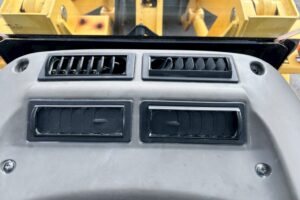 サムネイル: 平成28年 ヤンマー V3-7 0.4立米 使用時間710時間