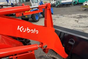 サムネイル: 平成26年　クボタ　R430Z　0.4㎥　チェーン付・盗難防止装置装機・塗装済・使用時間617時間！