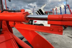 サムネイル: 平成26年　クボタ　R430Z　0.4㎥　チェーン付・盗難防止装置装機・塗装済・使用時間617時間！