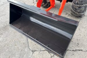 サムネイル: 平成26年　クボタ　R430Z　0.4㎥　チェーン付・盗難防止装置装機・塗装済・使用時間617時間！