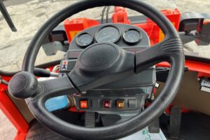 サムネイル: 平成26年　クボタ　R430Z　0.4㎥　チェーン付・盗難防止装置装機・塗装済・使用時間617時間！