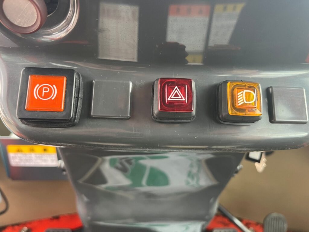 平成26年　クボタ　R430Z　0.4㎥　チェーン付・盗難防止装置装機・塗装済・使用時間617時間！