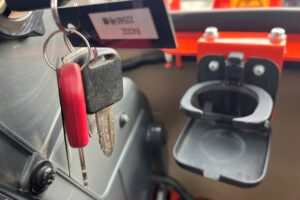 サムネイル: 平成26年　クボタ　R430Z　0.4㎥　チェーン付・盗難防止装置装機・塗装済・使用時間617時間！