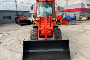 サムネイル: 平成26年　クボタ　R430Z　0.4㎥　チェーン付・盗難防止装置装機・塗装済・使用時間617時間！