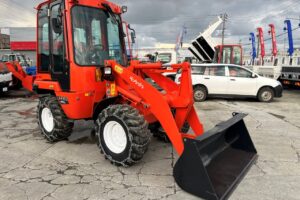 サムネイル: 平成26年　クボタ　R430Z　0.4㎥　チェーン付・盗難防止装置装機・塗装済・使用時間617時間！