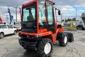 サムネイル: 平成26年　クボタ　R430Z　0.4㎥　チェーン付・盗難防止装置装機・塗装済・使用時間617時間！