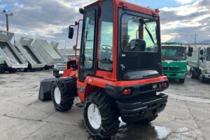 サムネイル: 平成26年　クボタ　R430Z　0.4㎥　チェーン付・盗難防止装置装機・塗装済・使用時間617時間！