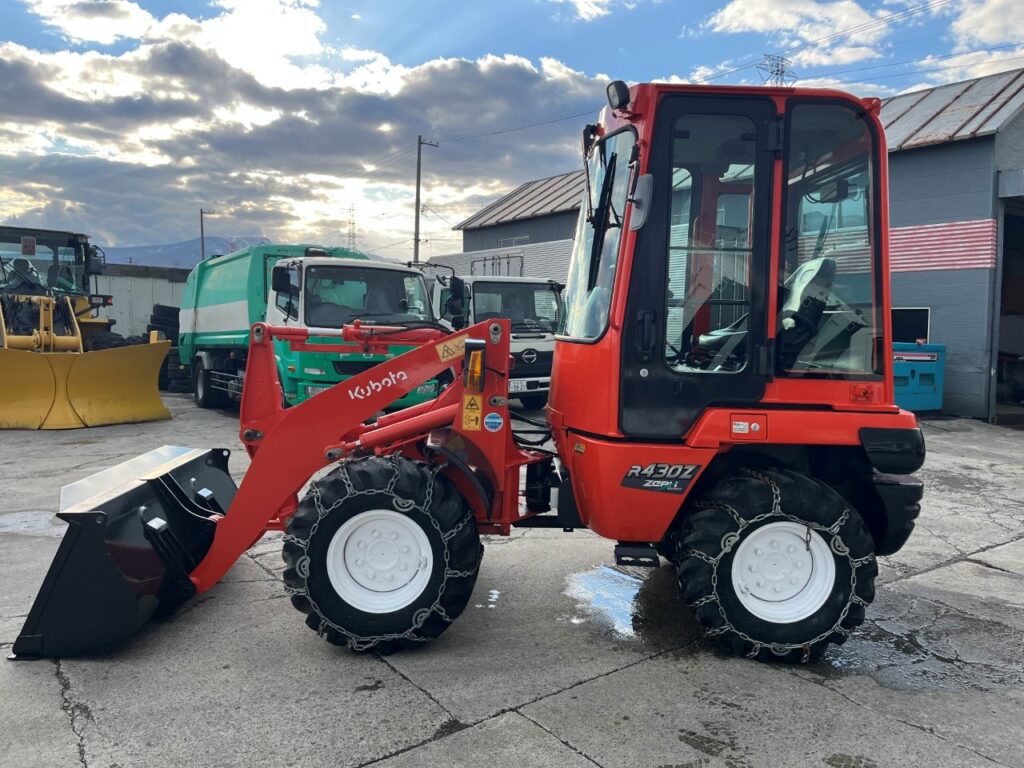 平成26年　クボタ　R430Z　0.4㎥　チェーン付・盗難防止装置装機・塗装済・使用時間617時間！