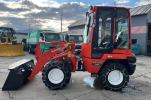 サムネイル: 平成26年　クボタ　R430Z　0.4㎥　チェーン付・盗難防止装置装機・塗装済・使用時間617時間！