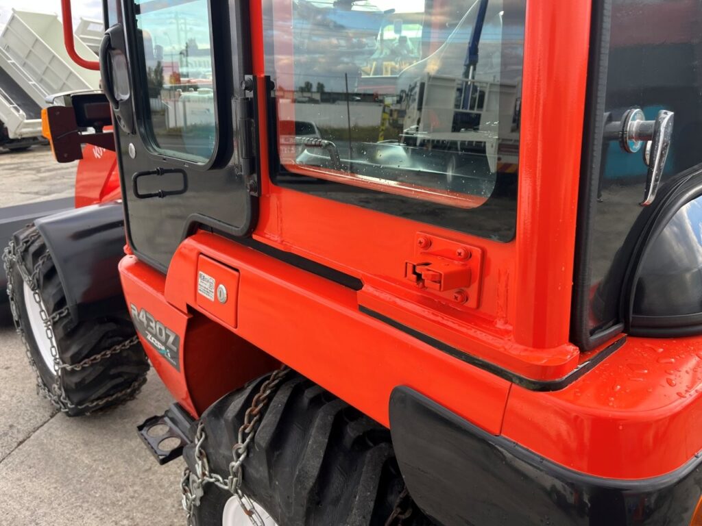 平成26年　クボタ　R430Z　0.4㎥　チェーン付・盗難防止装置装機・塗装済・使用時間617時間！