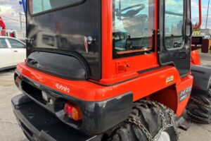 サムネイル: 平成26年　クボタ　R430Z　0.4㎥　チェーン付・盗難防止装置装機・塗装済・使用時間617時間！