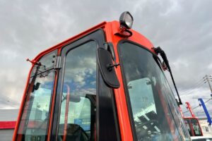 サムネイル: 平成26年　クボタ　R430Z　0.4㎥　チェーン付・盗難防止装置装機・塗装済・使用時間617時間！