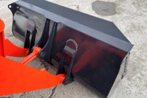 サムネイル: 平成26年　クボタ　R430Z　0.4㎥　チェーン付・盗難防止装置装機・塗装済・使用時間617時間！