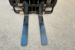 サムネイル: トヨタフォークリフト7FD25　ディーゼル　ダブルタイヤ　ヒンジド　