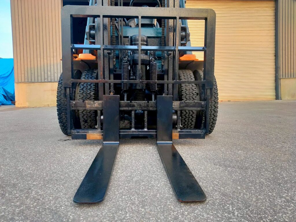 トヨタフォークリフト7FD25　ディーゼル　ダブルタイヤ　ヒンジド　