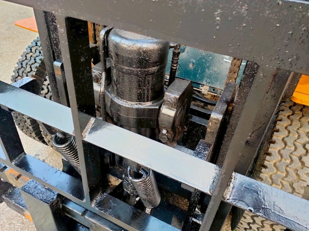 トヨタフォークリフト7FD25　ディーゼル　ダブルタイヤ　ヒンジド　