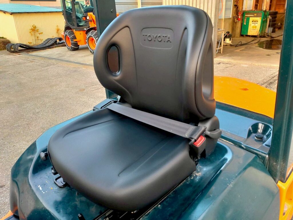トヨタフォークリフト7FD25　ディーゼル　ダブルタイヤ　ヒンジド　