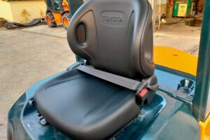 サムネイル: トヨタフォークリフト7FD25　ディーゼル　ダブルタイヤ　ヒンジド　