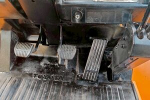 サムネイル: トヨタフォークリフト7FD25　ディーゼル　ダブルタイヤ　ヒンジド　