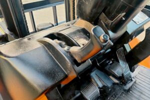 サムネイル: トヨタフォークリフト7FD25　ディーゼル　ダブルタイヤ　ヒンジド　