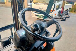 サムネイル: トヨタフォークリフト7FD25　ディーゼル　ダブルタイヤ　ヒンジド　