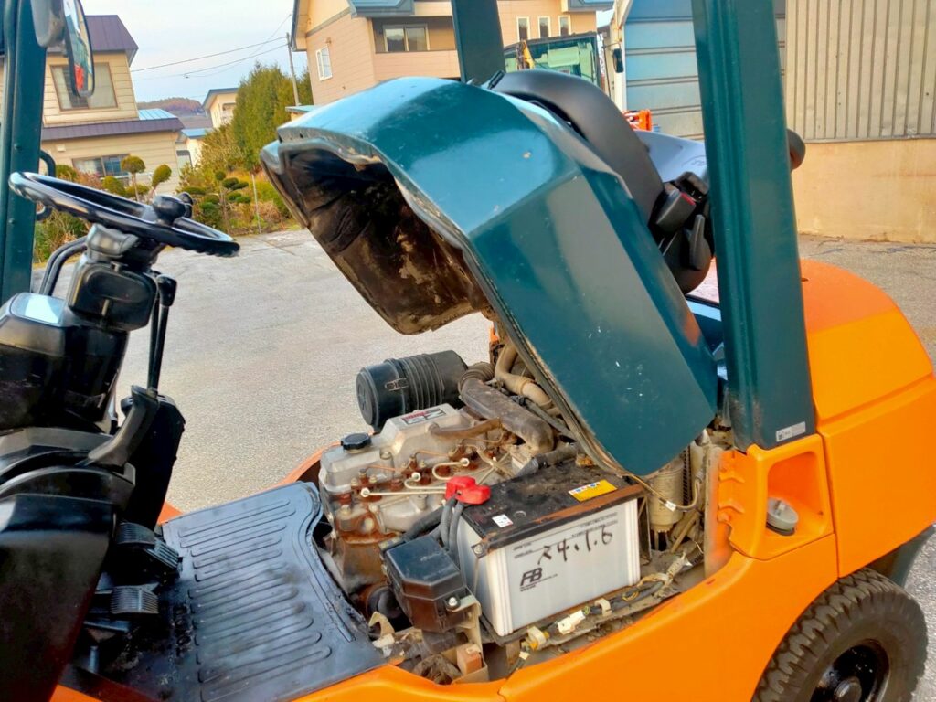 トヨタフォークリフト7FD25　ディーゼル　ダブルタイヤ　ヒンジド　