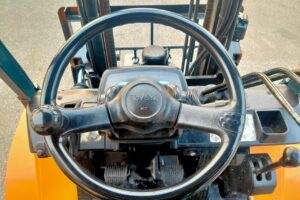 サムネイル: トヨタフォークリフト7FD25　ディーゼル　ダブルタイヤ　ヒンジド　