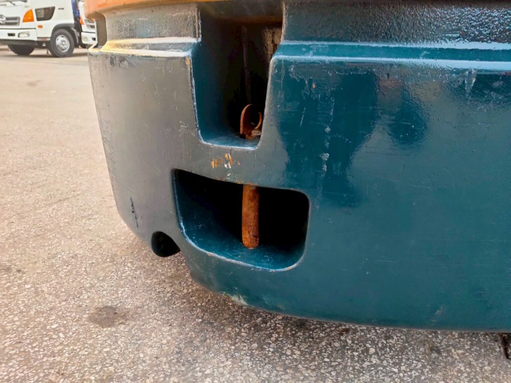 トヨタフォークリフト7FD25　ディーゼル　ダブルタイヤ　ヒンジド　