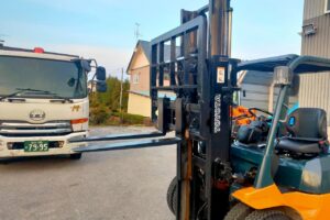 サムネイル: トヨタフォークリフト7FD25　ディーゼル　ダブルタイヤ　ヒンジド　