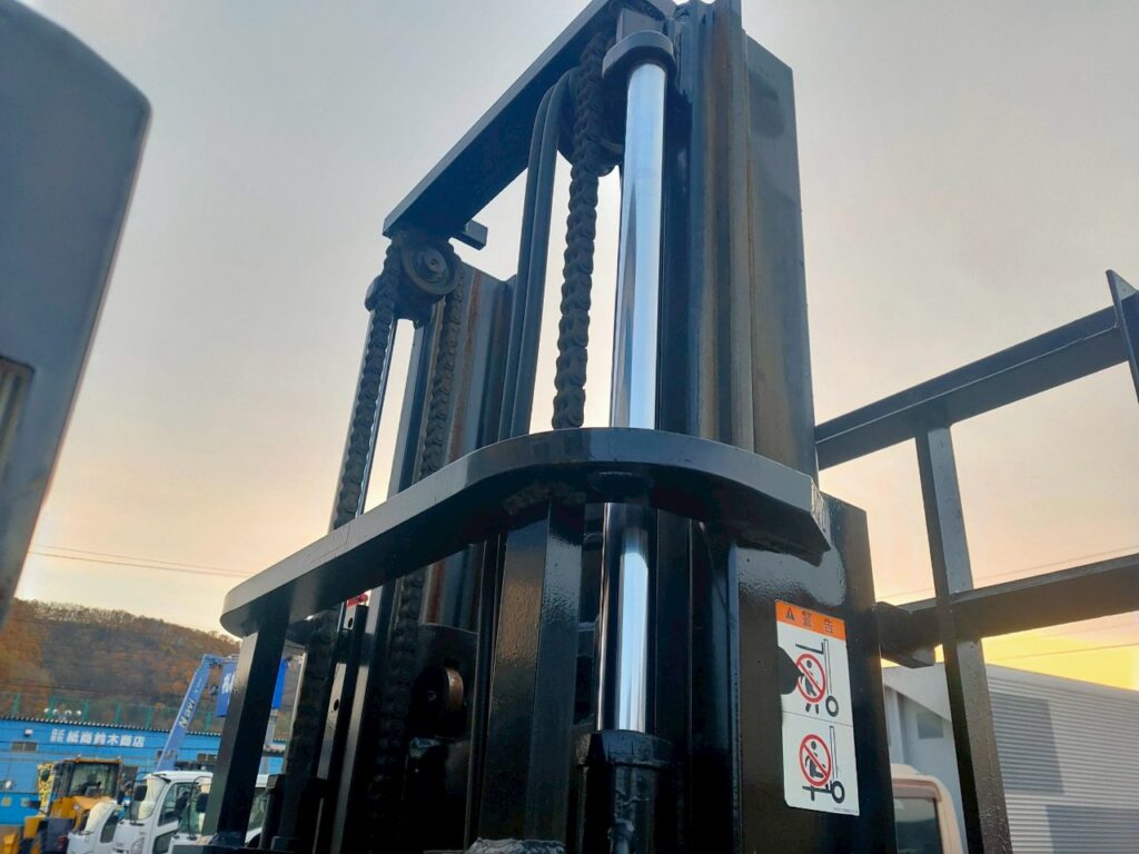 トヨタフォークリフト7FD25　ディーゼル　ダブルタイヤ　ヒンジド　