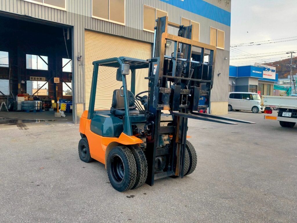 トヨタフォークリフト7FD25　ディーゼル　ダブルタイヤ　ヒンジド　