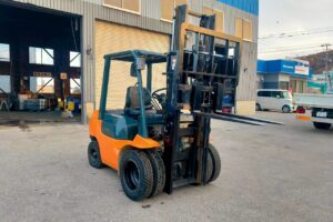 サムネイル: トヨタフォークリフト7FD25　ディーゼル　ダブルタイヤ　ヒンジド　