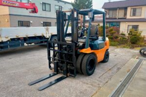 サムネイル: トヨタフォークリフト7FD25　ディーゼル　ダブルタイヤ　ヒンジド　